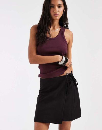 Pieces PIECES tie side woven mini skirt in black