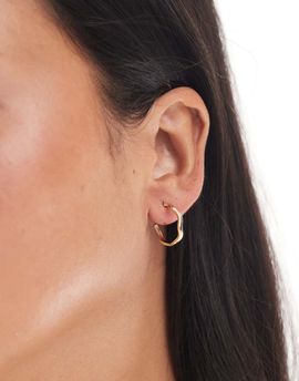 Pieces Pieces wavy hoop earrings in gold