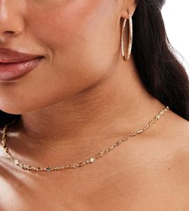Pieces Plus Pieces Curve string heart necklace in gold