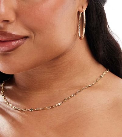 Pieces Plus Pieces Curve string heart necklace in gold