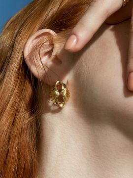 POPPI Shell Stud Earrings
