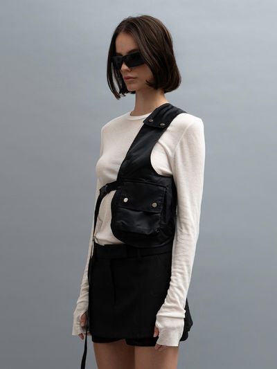 Porta ONE SHOULDER BUCKLE CARGO POCKET VEST, BLACK