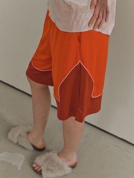 PoshyFreckles Incision Bermuda Shorts [Red]