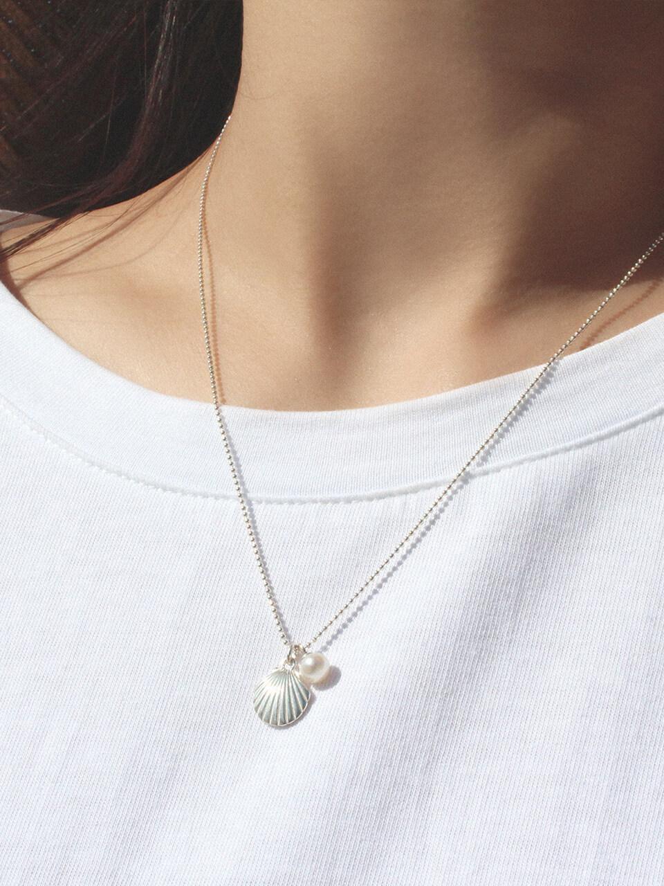 POSTLUDE Silver_SS Pearl Pendant Necklace