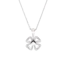 Pre-Owned Bvlgari Pre-Owned Bvlgari Fiorever Pendant Necklace 18K White Gold with Diamonds