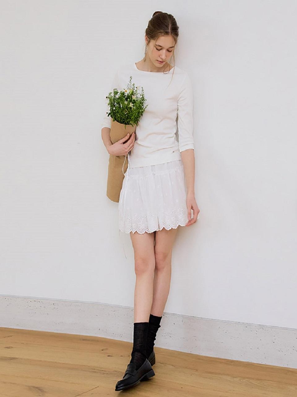 PREECY DAISY EYELET MINI SKIRT [WHITE]