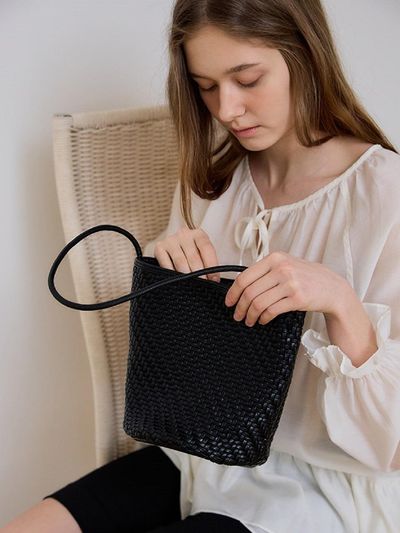 PREECY ROUND SHOULDER BAG [BLACK]
