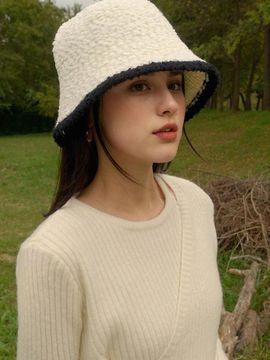 PREMIERE AMOUR Two-Tone Soft Polyester Bucket Hat [Beige]