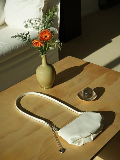 Prends soin de toi Loverit Dumpling Pouch Shoulder Bag [Ivory]