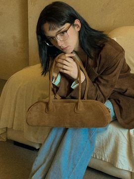 Prends soin de toi Suede bowling bag Light Brown