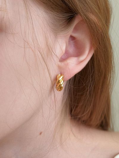 Primaute bold twist earring