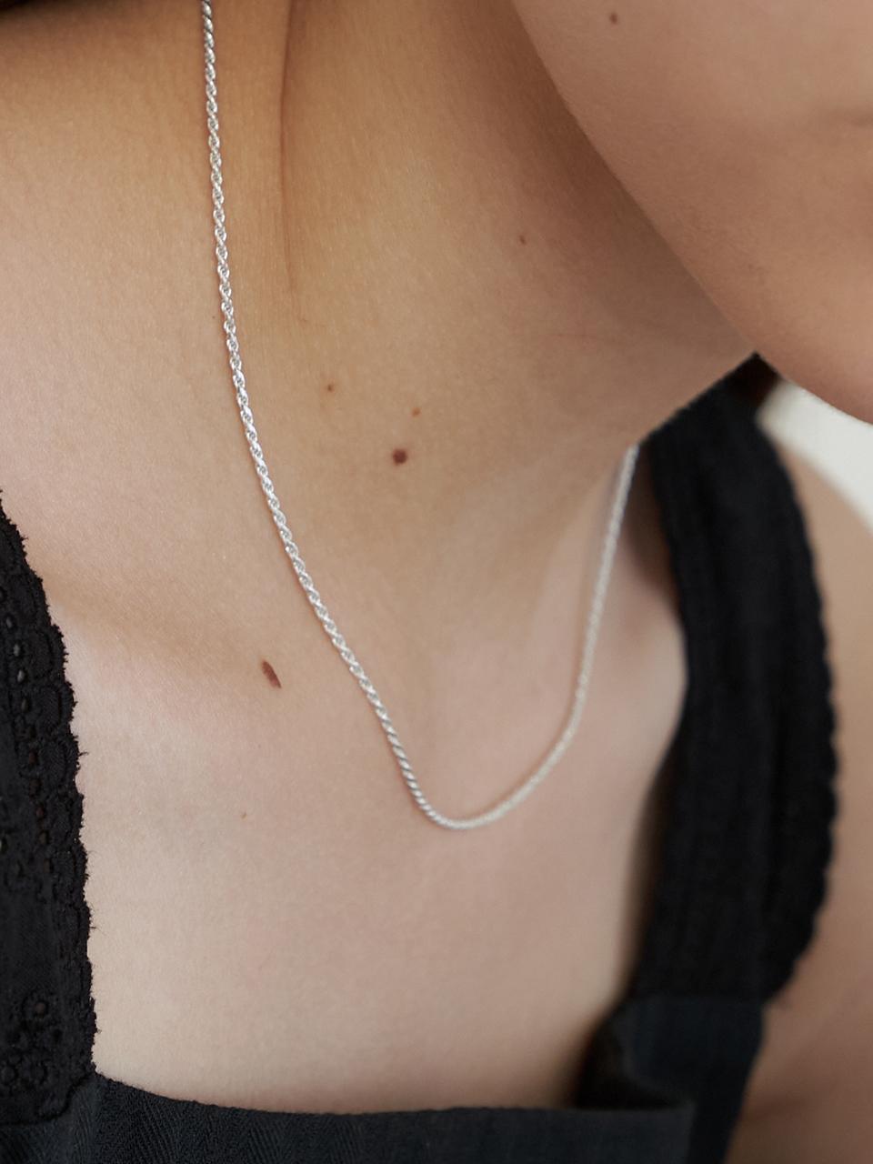 Primaute glitter chain necklace