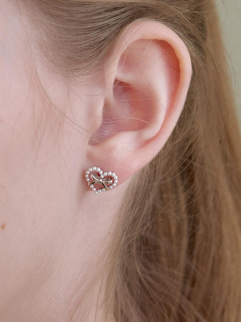 Primaute heart pearl earring