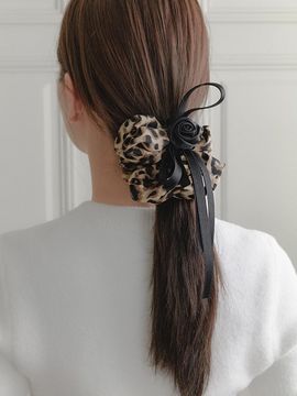 Primaute Leopard Print Soft Lightweight Scrunchie [Rose]