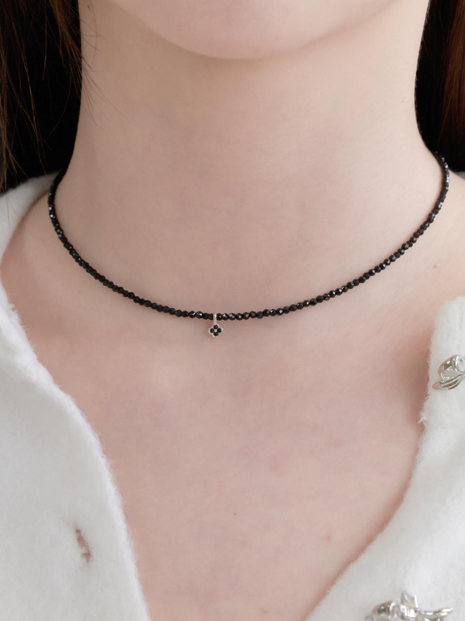 Primaute Mid Flower Necklace [Black]