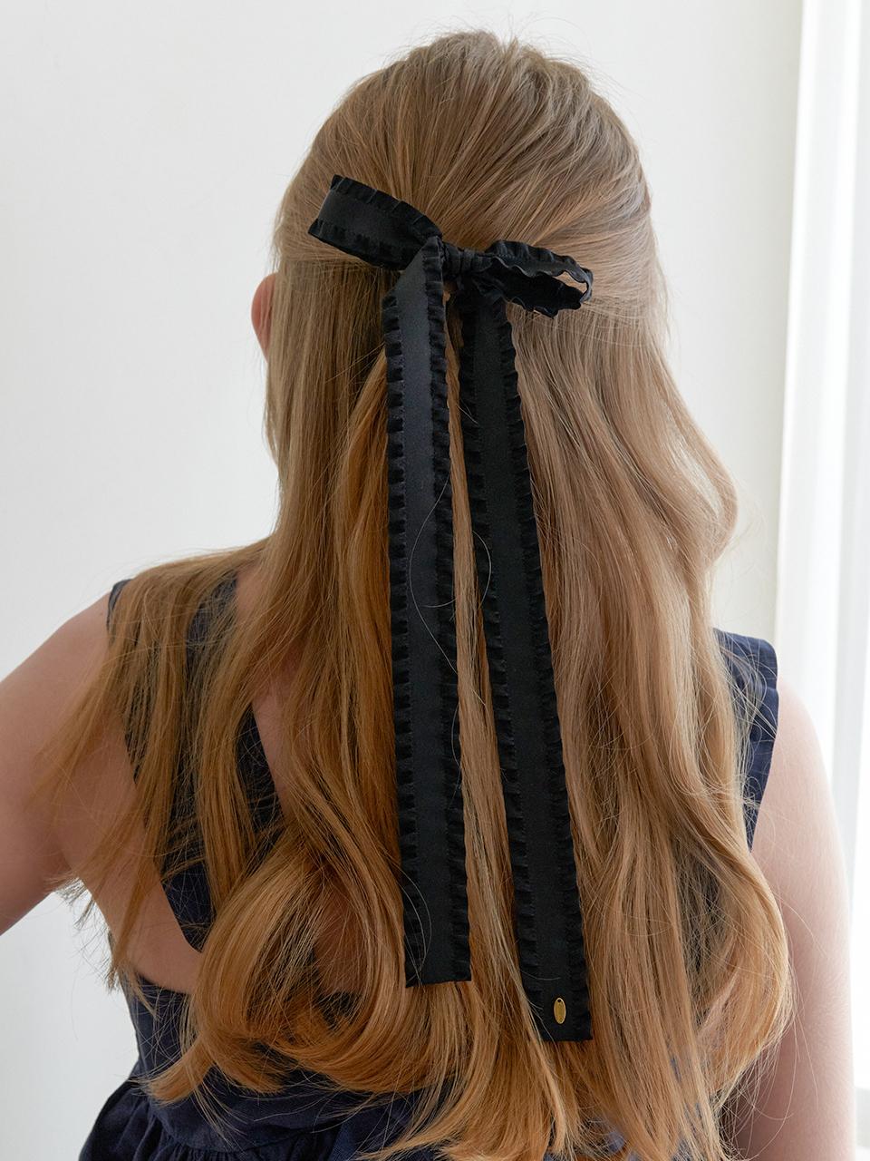 Primaute Ruffle Ribbon Delicate Fabric Hairpin [Black]