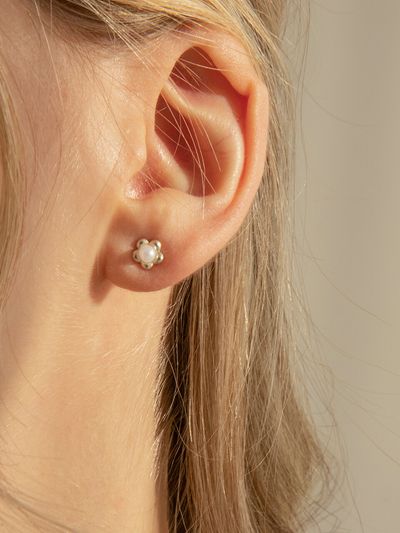 Primaute [SILVER925] Mini Pearl Flower Earring