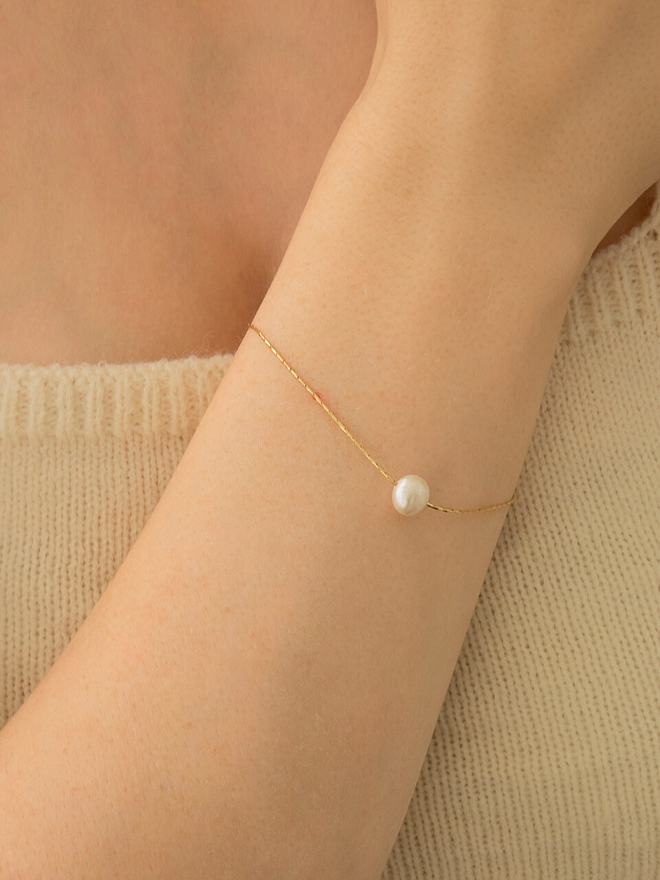 Primaute Simple Pearl Bracelet