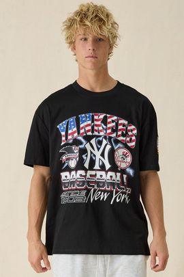 Pro Standard Pro Standard MLB New York Yankees Victory Graphic Tee in Black, Men's at Urban Outfitters