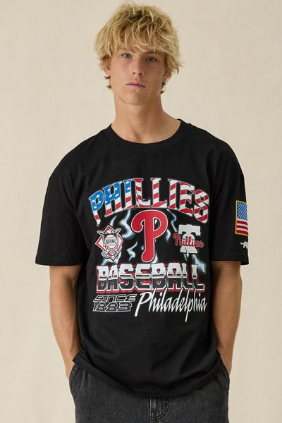 Pro Standard Pro Standard MLB Philadelphia Phillies Victory Graphic Tee in Black, Men's at Urban Outfitters