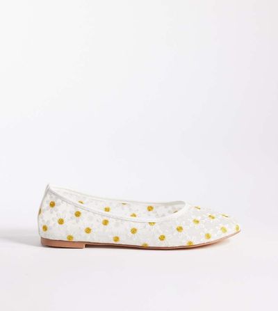 Public Desire Wide Fit Public Desire Wide Fit Dainty mesh ballet flats with daisy embroidered-White