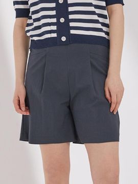 QUEEN STYLE Double Pleated Stretch Knee-Length Shorts [Dark Grey]