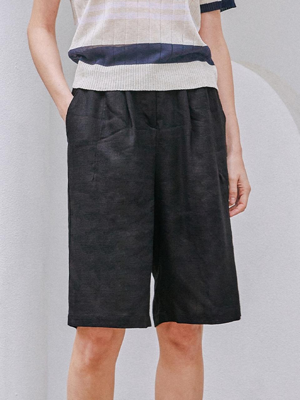 QUEEN STYLE Linen Back Elastic Bermuda Shorts [BLACK]