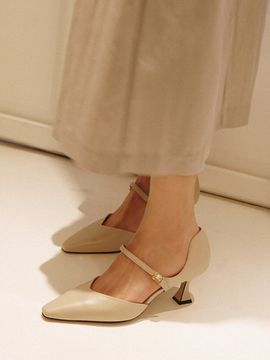 RACHEL COX Dionna Pumps