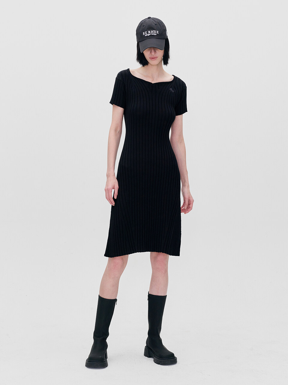 RE RHEE Asymmetric Hem Knit Dress_Black