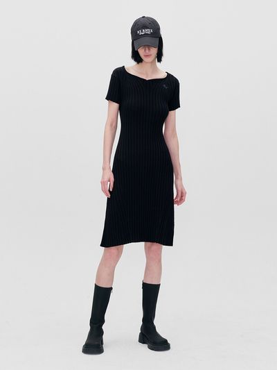 RE RHEE Asymmetric Hem Knit Dress_Black