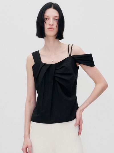 RE RHEE Asymmetric Shoulder Blouse_Black