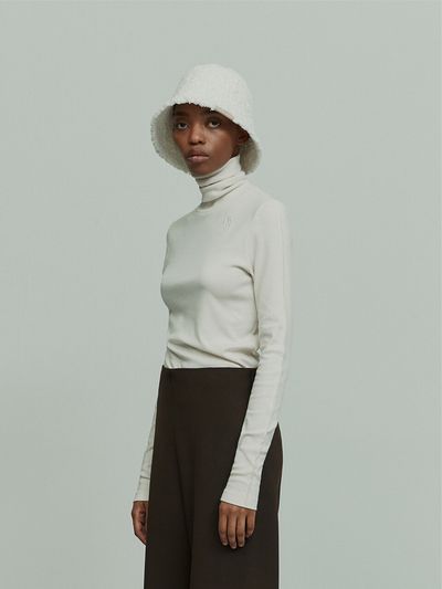 RE RHEE Logo Embroidered Turtle Neck Top