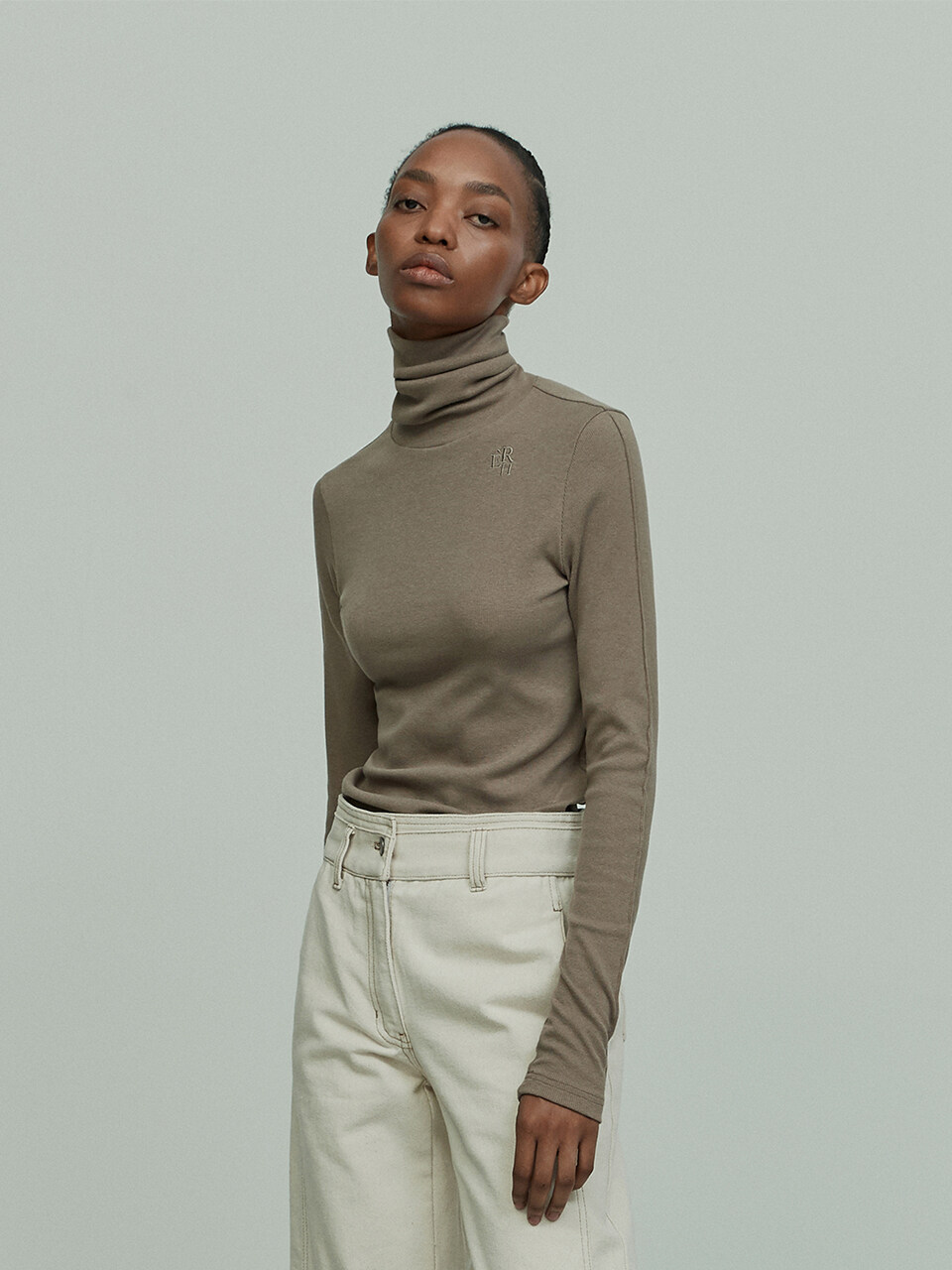RE RHEE Logo Embroidered Turtle Neck Top (Mocha)
