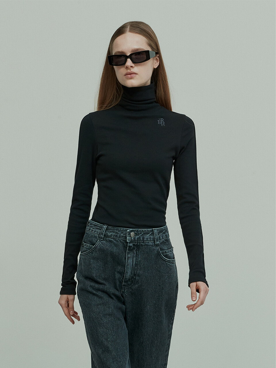 RE RHEE Logo Embroidered Turtle Neck Top (Washed Black)
