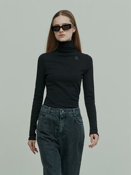 RE RHEE Logo Embroidered Turtle Neck Top (Washed Black)
