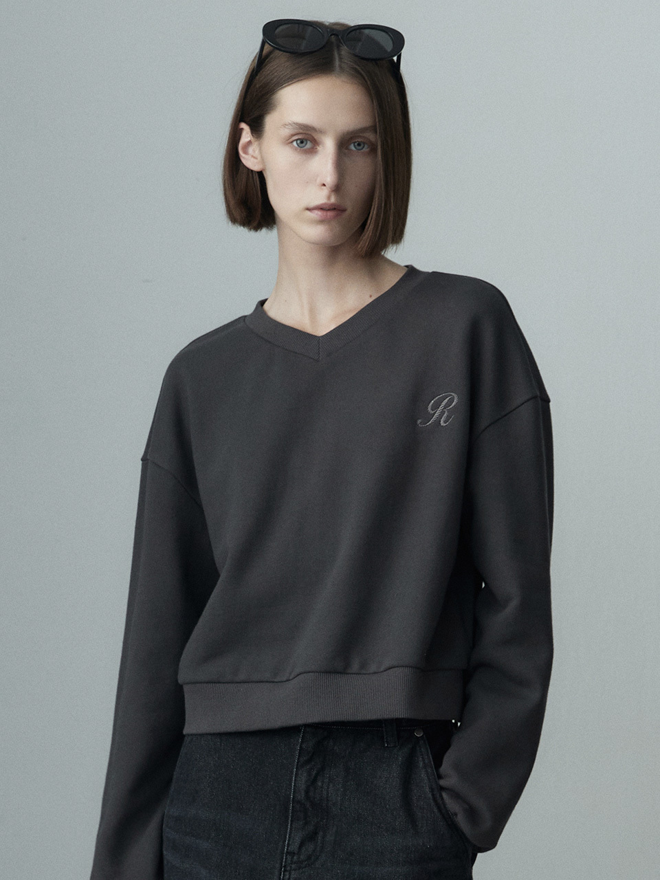RE RHEE Logo V-neck Sweatshirt