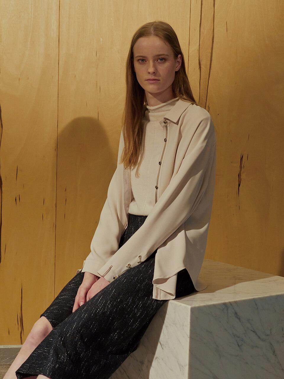 RE RHEE Tape Detail Sleeve Blouse