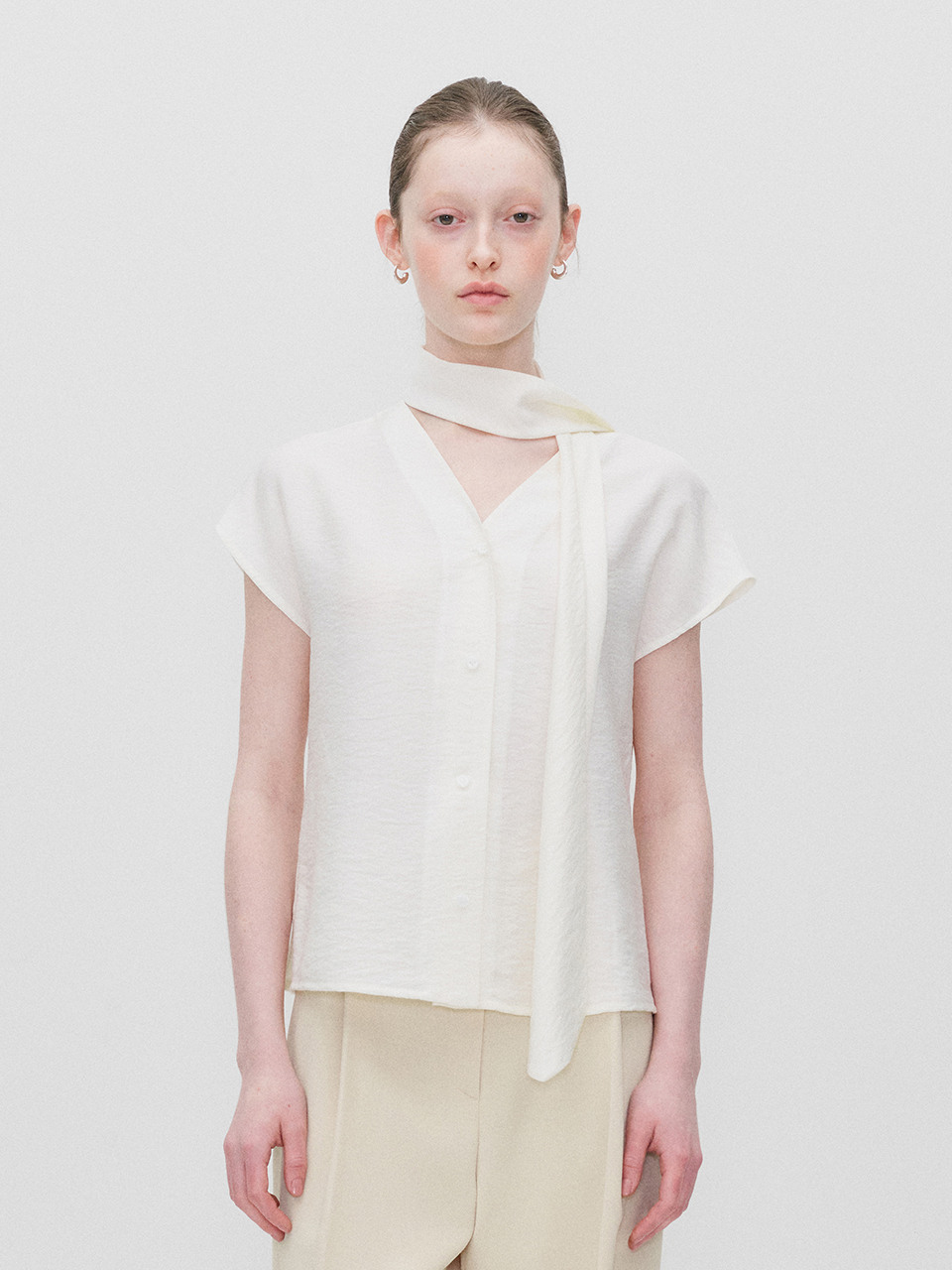 RE RHEE Tie Neck Detail Blouse