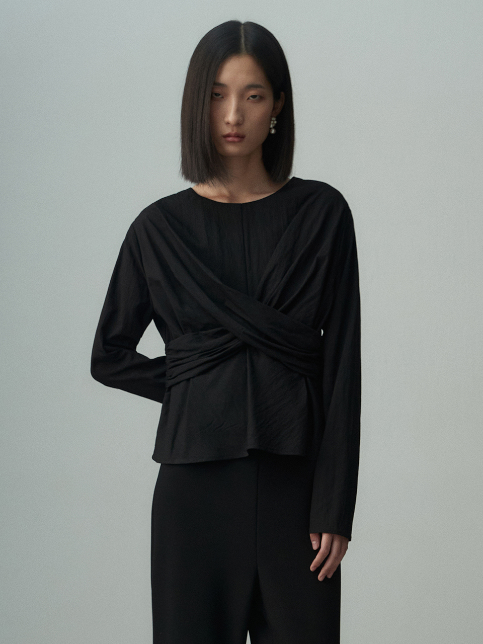 RE RHEE Twisted Drape Blouse_Black