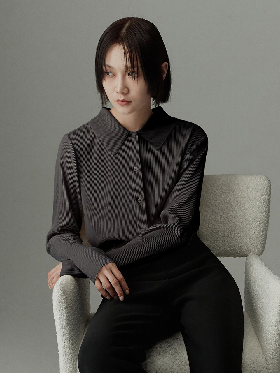 RE RHEE Wide Collar Pleated Blouse (Dark Gray)