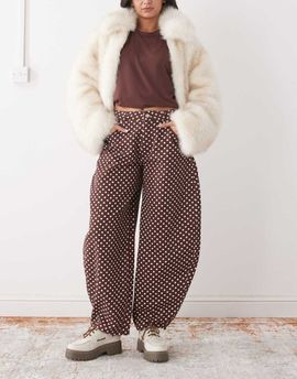 Reclaimed Vintage Reclaimed Vintage barrel leg jeans in brown polka-dot print