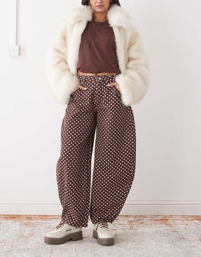 Reclaimed Vintage Reclaimed Vintage barrel leg jeans in brown polka-dot print