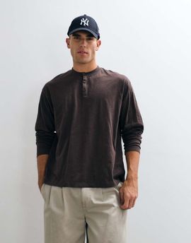 Reclaimed Vintage Reclaimed Vintage henley neck t-shirt in brown