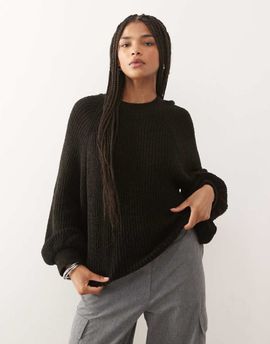 Reclaimed Vintage Reclaimed Vintage knit crew neck knit sweater with raglan balloon sleeves in black