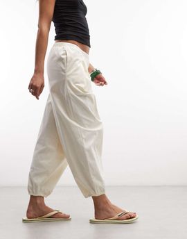 Reclaimed Vintage Reclaimed Vintage poplin bloomer 3/4 length pants in cream-White