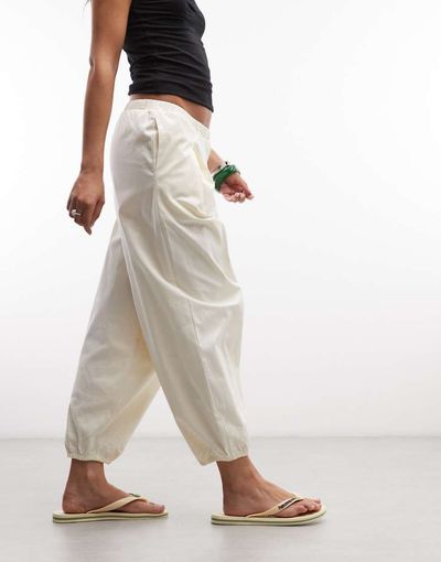 Reclaimed Vintage Reclaimed Vintage poplin bloomer 3/4 length pants in cream-White