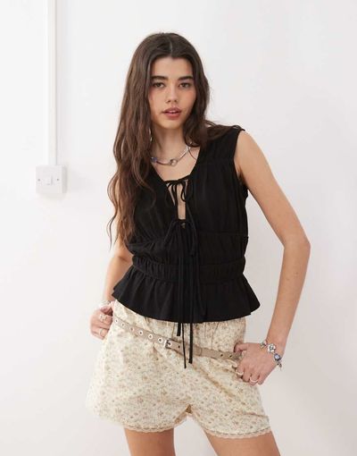Reclaimed Vintage Reclaimed Vintage ruched tie front top linen blend top in black