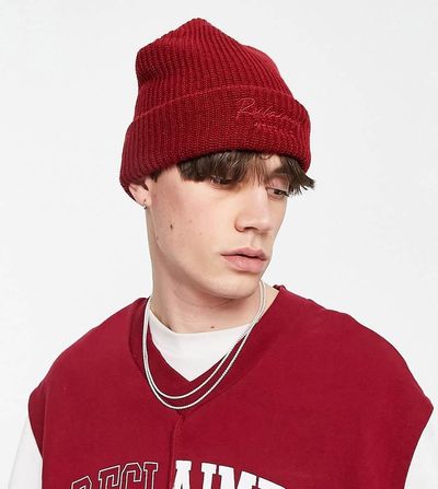 Reclaimed Vintage Reclaimed Vintage unisex logo beanie in burgundy-Red