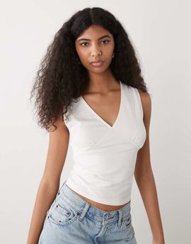 Reclaimed Vintage Reclaimed Vintage v-neck ruched bust cami in white