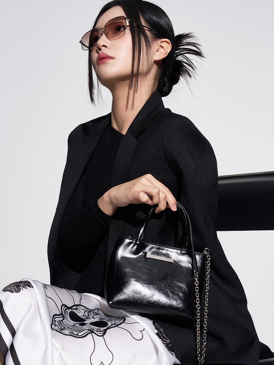 RECLOW Mini Square Chain Bag [Black]